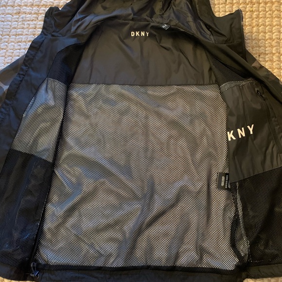 NWT DKNY Army Camo Raincoat - fits like a Medium - Picture 6 of 7